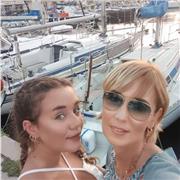 Laureata in scienze politiche, faccio ripetizioni di italiano e storia, e dopo scuola